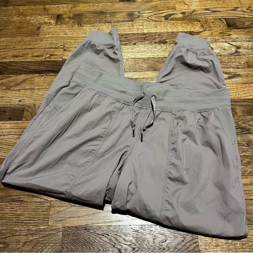 Lululemon Dance Studio Mid Rise Jogger Full Length Size 14 - Picture 2 of 5